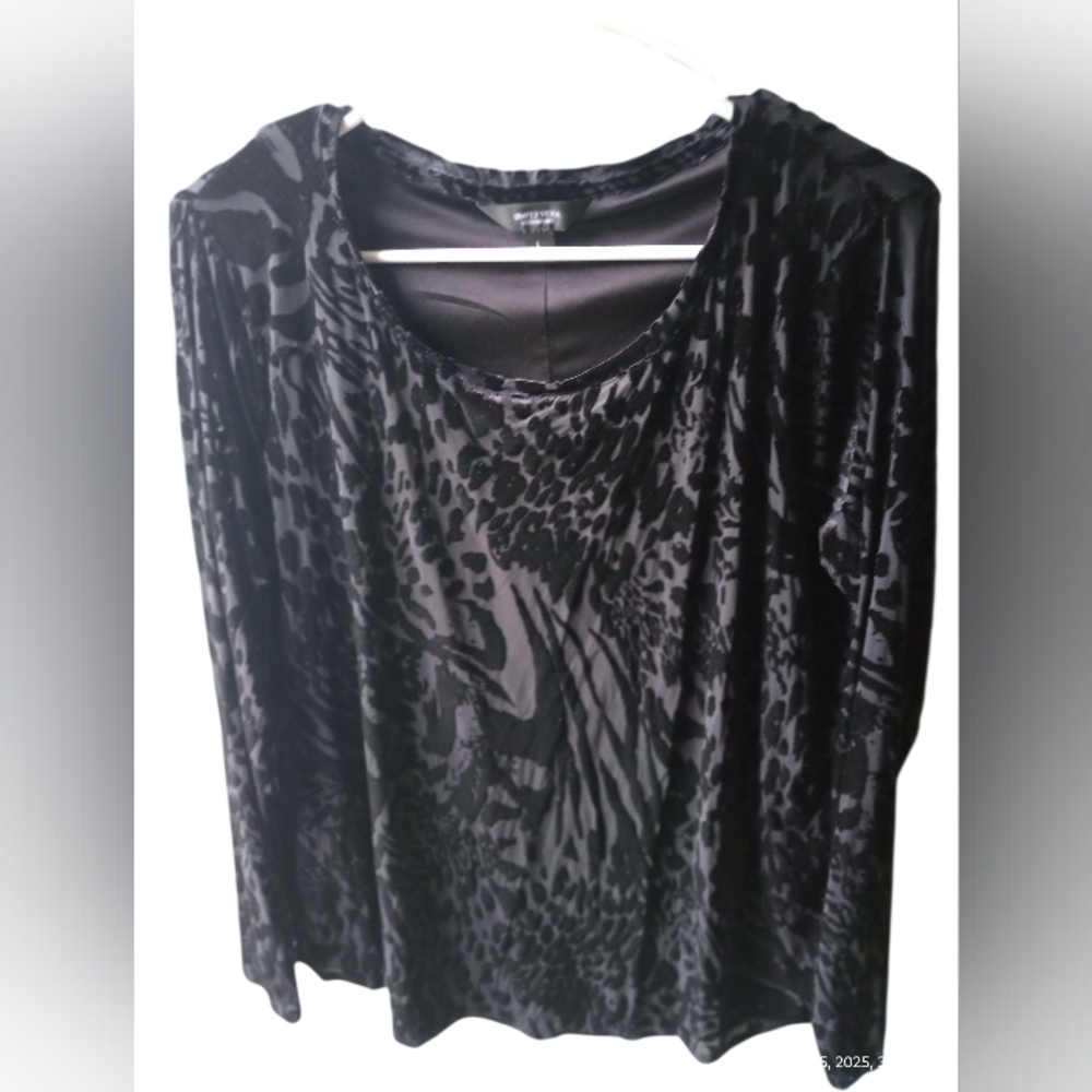 Simply Vera Vera Wang Black Patterned Velvet Blouse